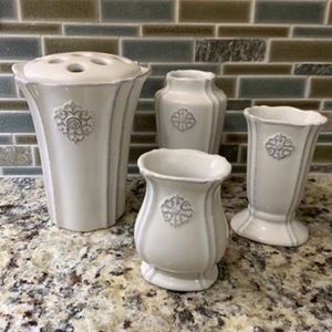 Set of 4 Southern Living vases